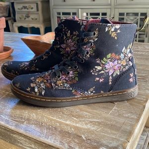 Dr. Martens Shoreditch Floral High Tops